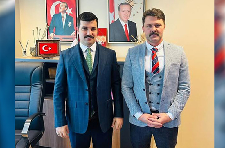 AİLE MERKEZ ŞUBE BAŞKANIMIZ AİLE VE SOSYAL HİZMETLER BAKANLIĞI ÖZLÜK DAİRE BAŞKANI SAYIN TARIK TANGUROĞLU’NU MAKAMINDA ZİYARET ETTİ.