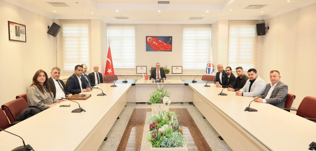 GENEL BAŞKANIMIZ VE BERABERİNDEKİ HEYET GAZİANTEP ÜNİVERSİTESİ REKTÖRÜNÜ ZİYARET ETTİ